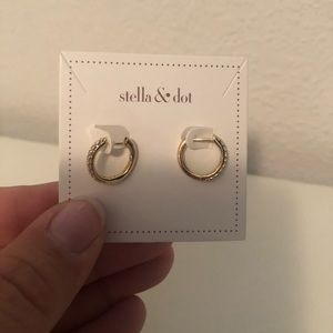 Stella & Dot Reversible huggies earrings